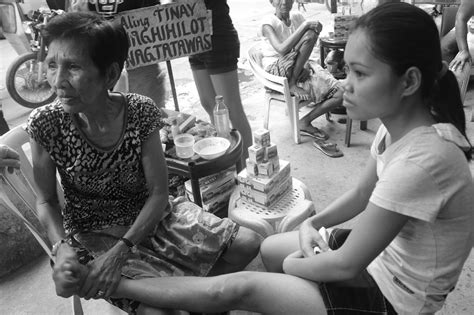 manghihilot in English .